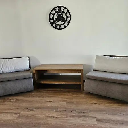 Brick House アパート ポプラト