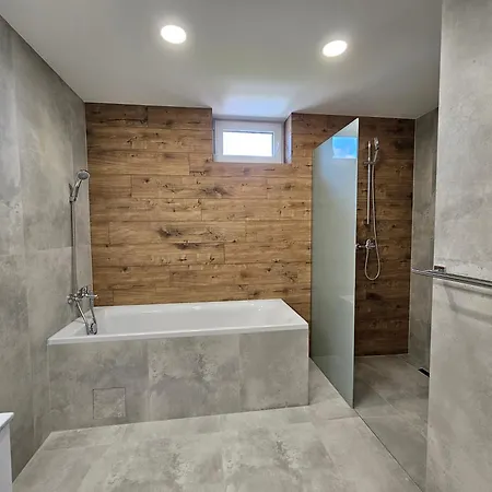 Apartament Brick House